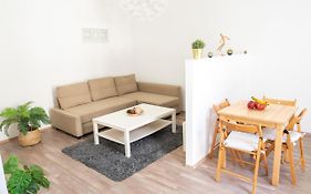 N28 Condo Apartment Next To Andrassy.